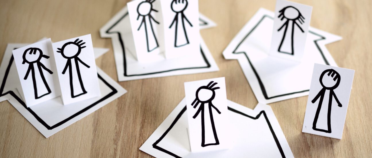 Aus Papier gebastelte Familie